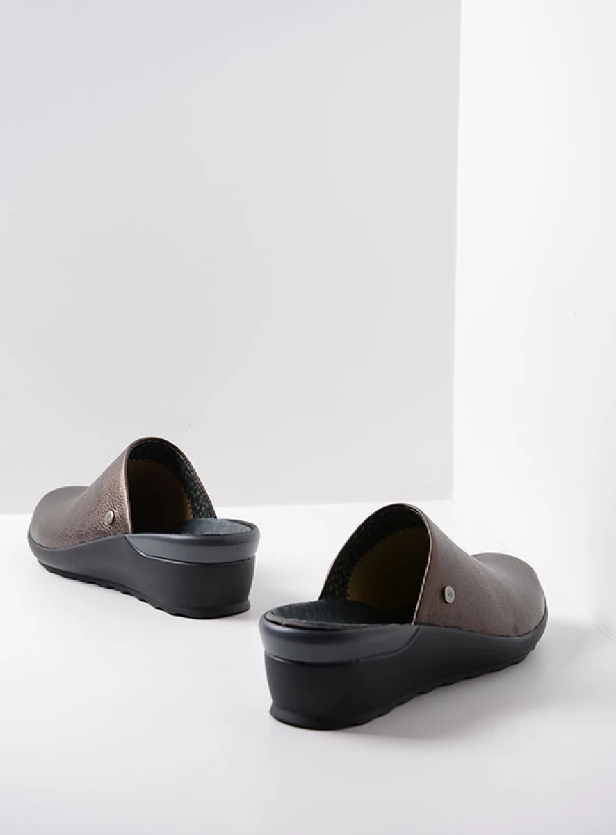 Wolky Slippers 02575 Go 71320 brons leer