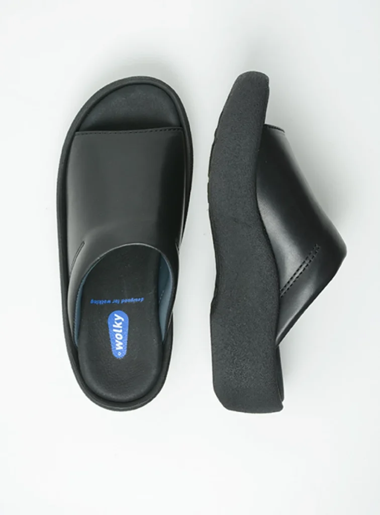 Wolky Slippers 03201 Nassau 30000 zwart leer