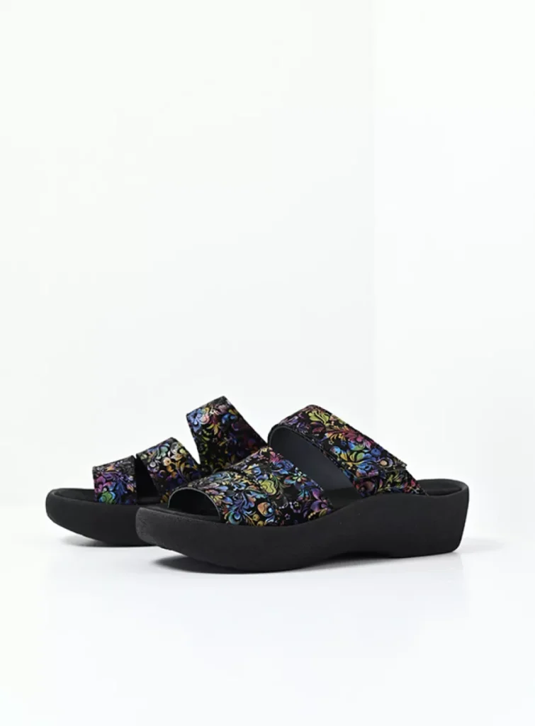 Wolky Slippers 03207 Aporia 47999 zwart/multi flower nubuck