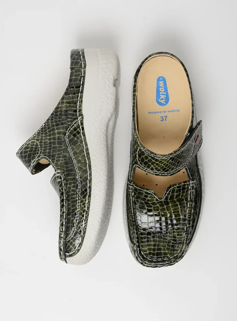 Wolky Slippers 06227 Roll Slipper 67770 groen crocolook lakleer