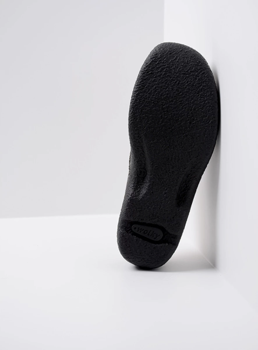 Wolky Slippers 06227 Roll Slipper 70000 zwart leer