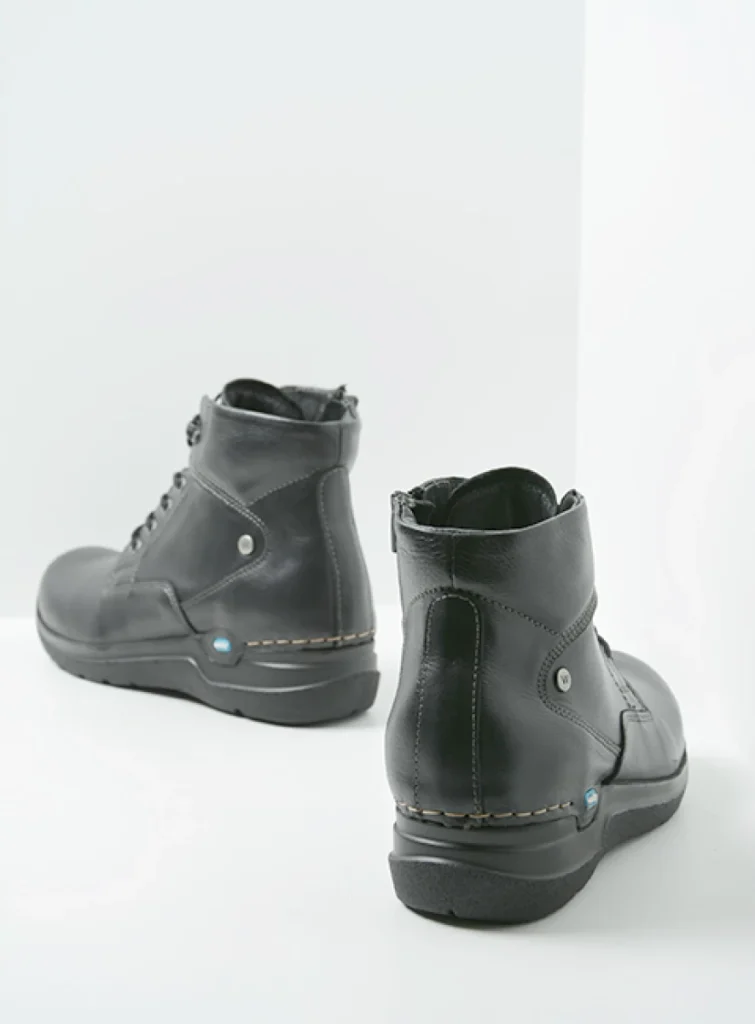 Wolky Hoge veterschoenen 06612 Whynot 24000 zwart leer